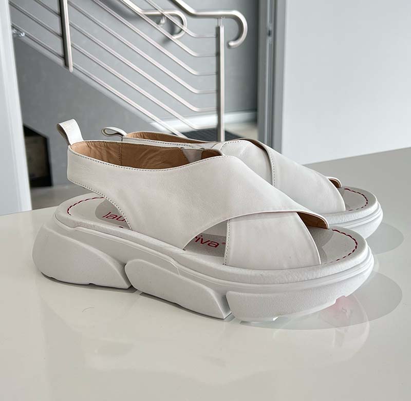 LAURA BELLARIVA - white futuristic chunky sandals